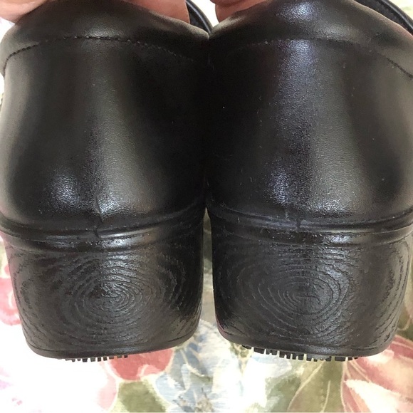 Dr. Scholl's Women’s Black Leather Dynamo Work Slip Resistant Clogs 8.5W - Picture 5 of 10